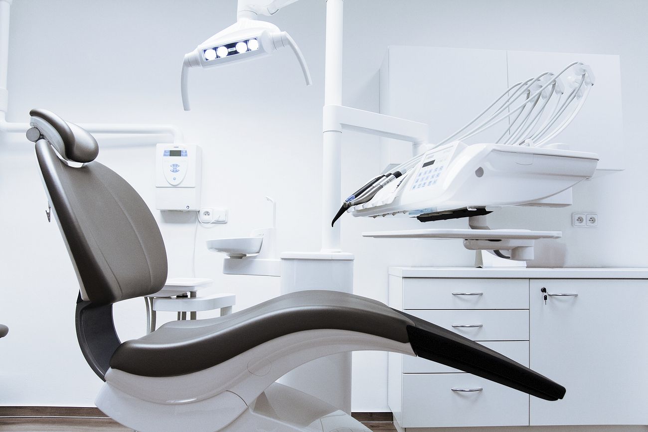 Root Canal Experts in Thane 6 Dentist lab in Prague, Czechia
