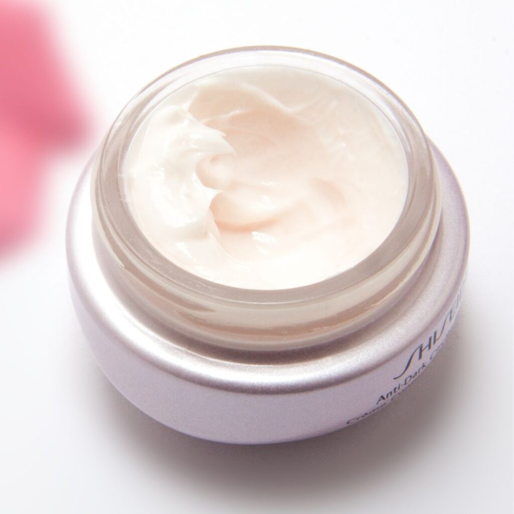 Dark Circle Treatment in Thane 25 Hydroquinone for Pigmentation Lightening